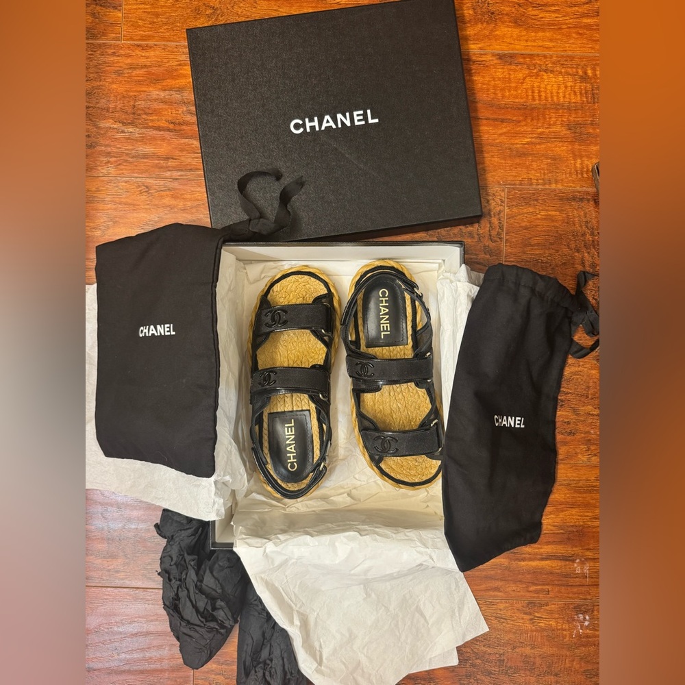 Chanel RESILLE/BLACK38
Excellent condition  
Include box, dust bags & receipt